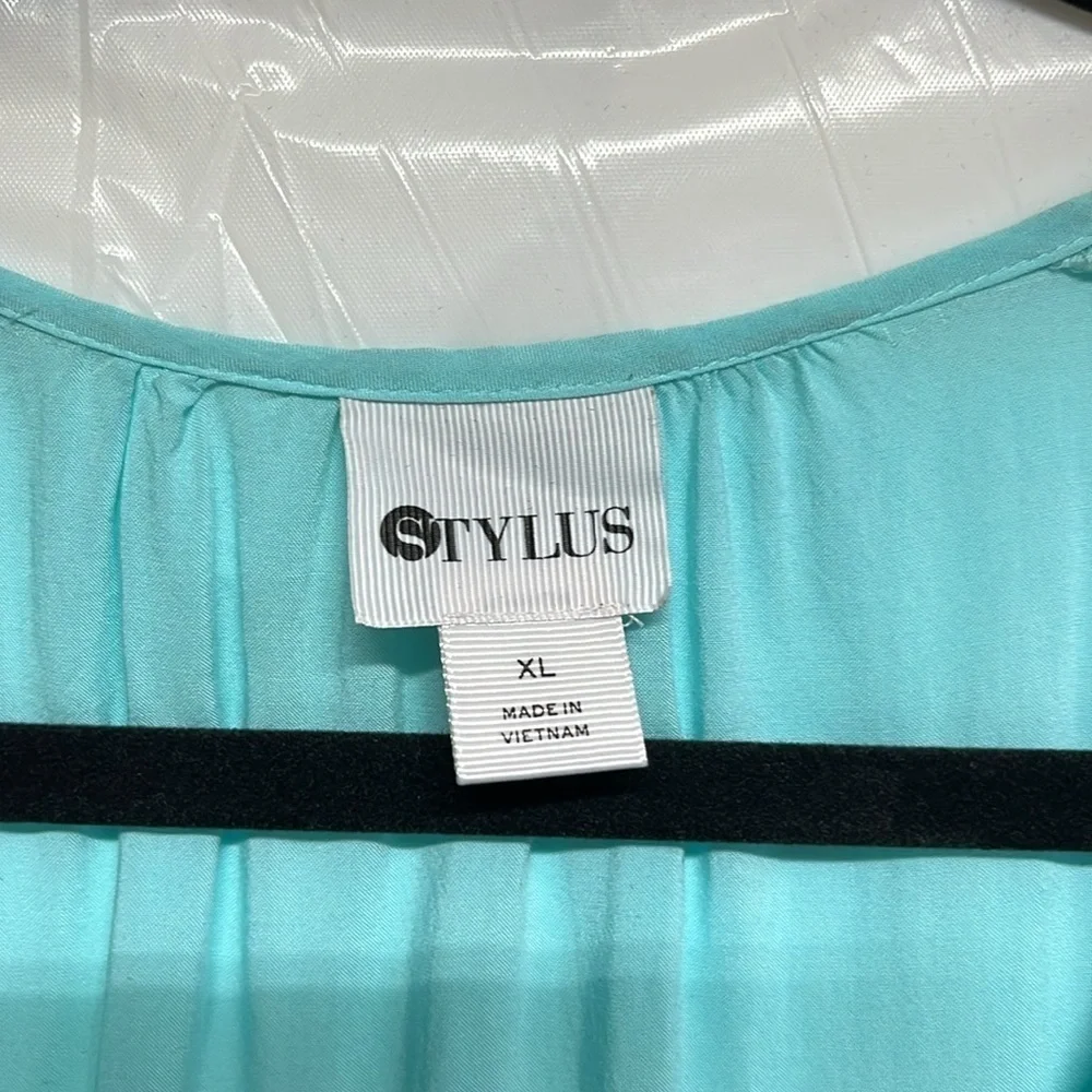 Stylus V-neck Aqua Top